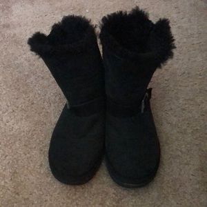 Black short UGG boots